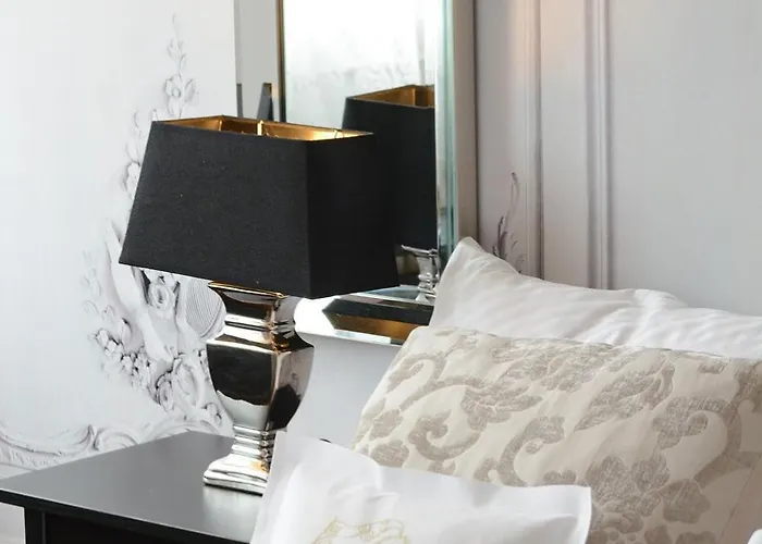 Goldner Engel, Restaurant - - Metzgerei Hotel *